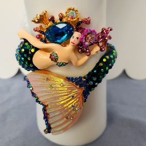 NWT Beautiful Authentic Betsey Johnson Mermaid Hinge Bracelet